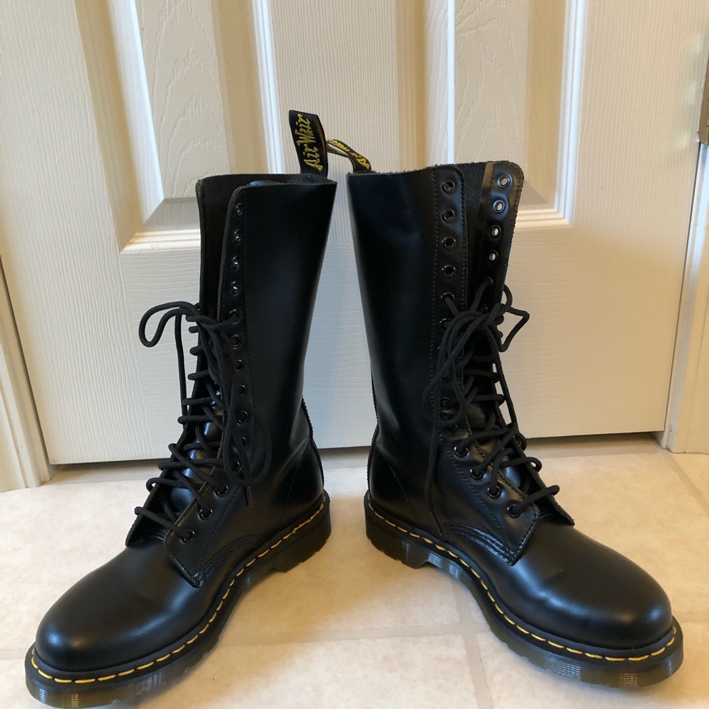 Reposh! Black Dr Martens boots Never worn!